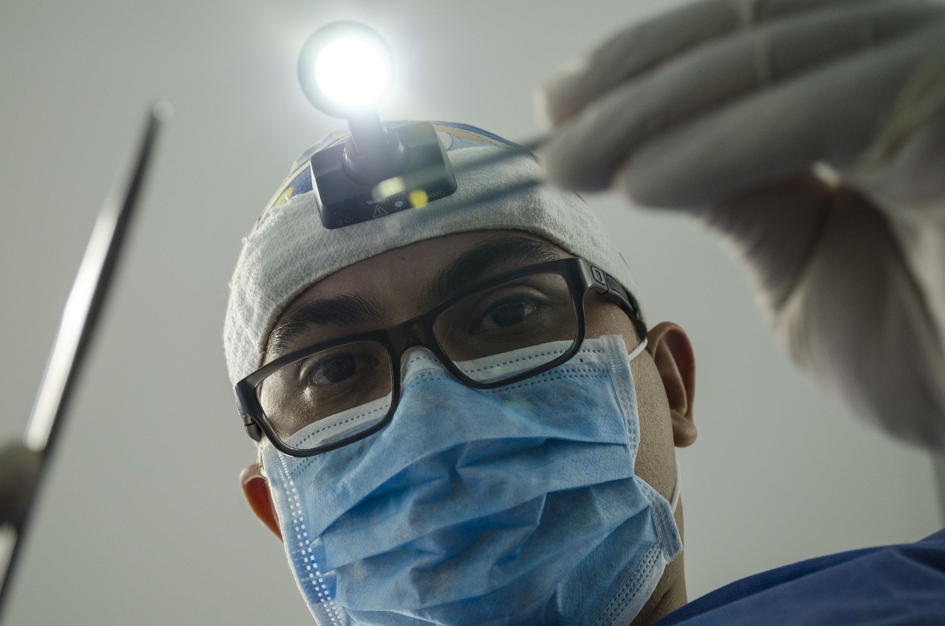 dentysta a chirurg stomatologiczny